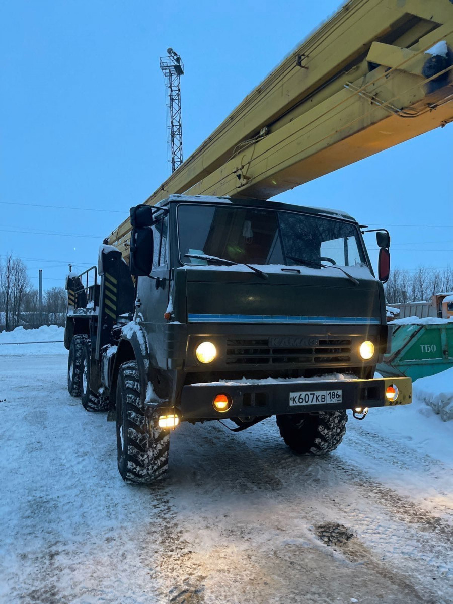 Монтаж баннера на автовышке в Всеволожске по выгодной цене